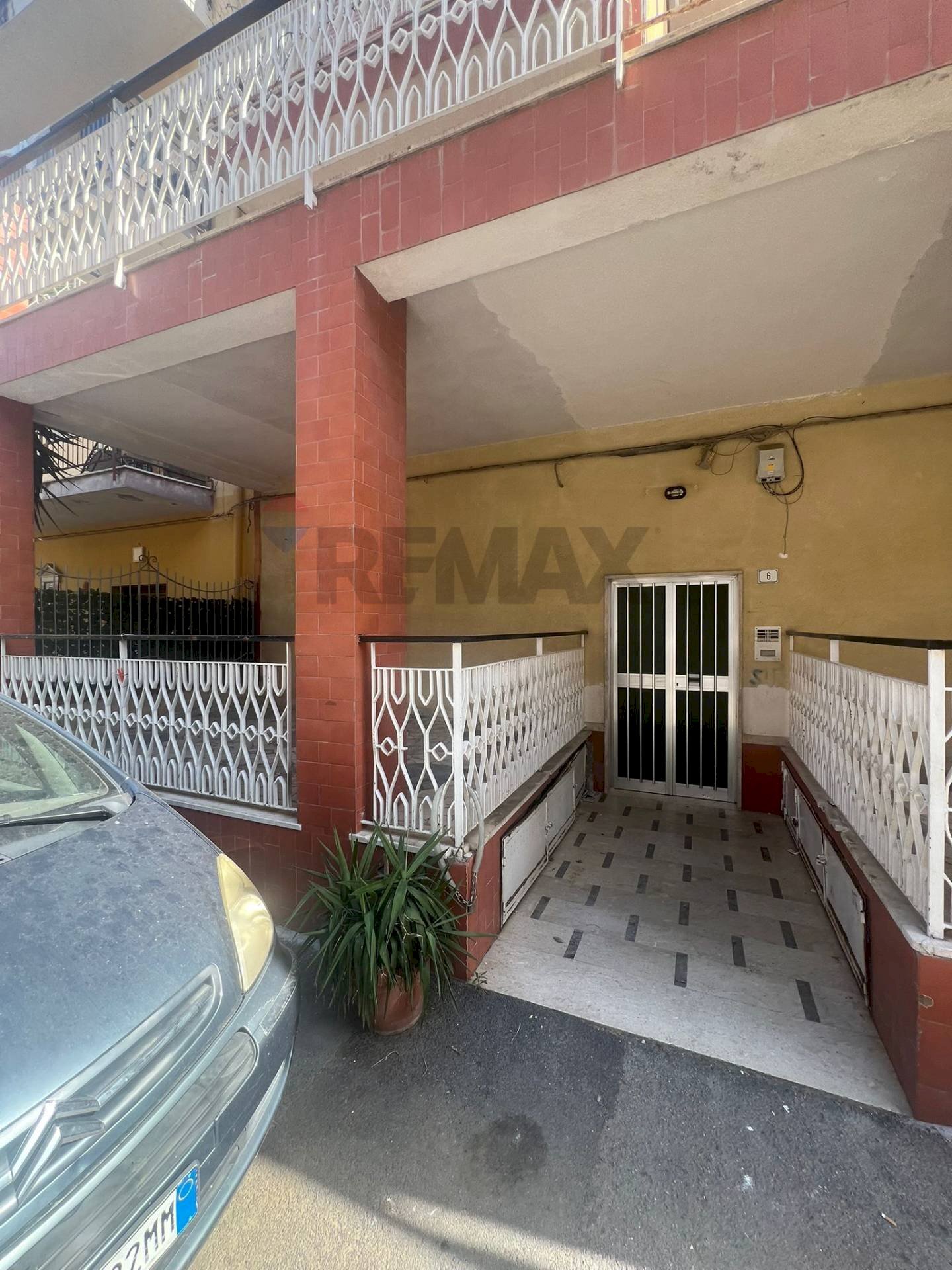 Edificio all\'aperto - Bilocale Via Emanuele Viola
6, Palermo - foto 3