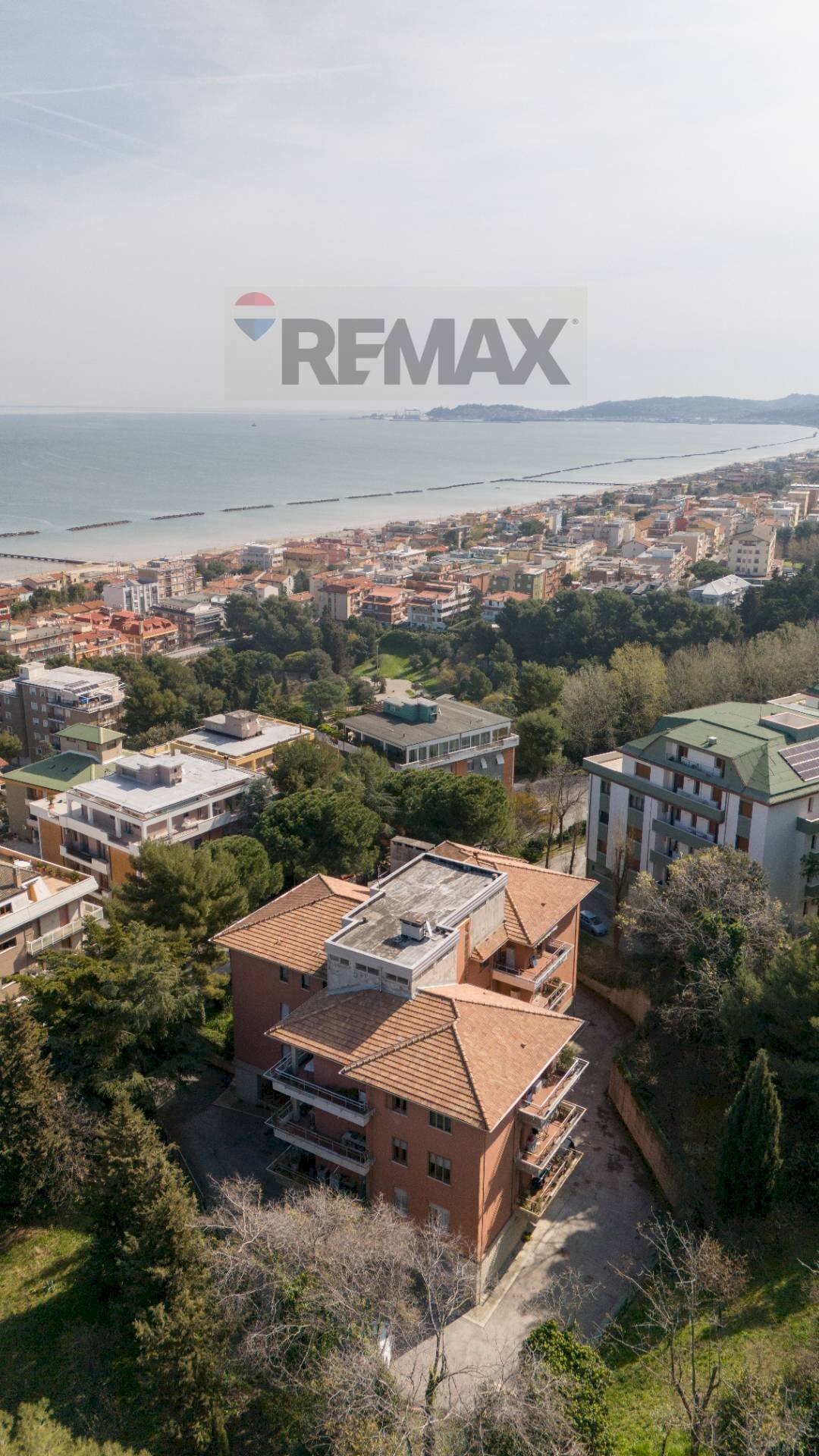 Edificio all\'aperto - Appartamento via Galileo Galilei
14, Falconara Marittima - foto 3