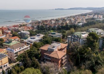 Vista dell\'acqua - Appartamento via Galileo Galilei
 
14, Falconara Marittima - foto 2