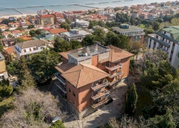 Edificio all\'aperto - Appartamento via Galileo Galilei
 
14, Falconara Marittima - foto 5