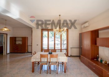 Sala da pranzo - Appartamento via Galileo Galilei
 
14, Falconara Marittima - foto 30