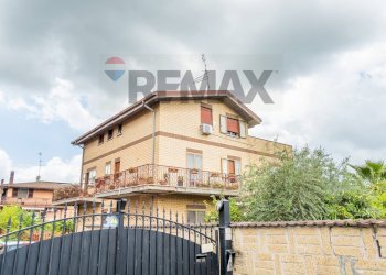 Casa all\'aperto - Appartamento Via Poggio Fiorito
 
8, Guidonia Montecelio - foto 3