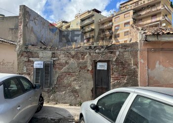 Edificio all\'aperto - Casa indipendente Via Pietro Castelli
 
210, Messina - foto 1