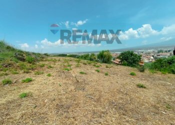 Vista delle montagne - Terreno edificabile Via Sole
 
s.n.c., Motta Sant'Anastasia - foto 15