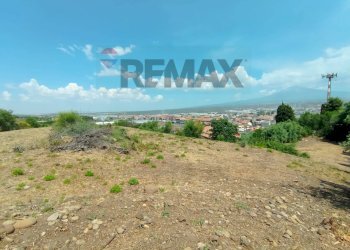 Vista delle montagne - Terreno edificabile Via Sole
 
s.n.c., Motta Sant'Anastasia - foto 20