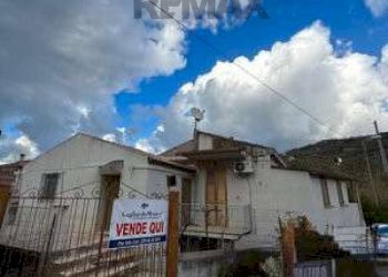 Casa all\'aperto - Villa c/da ferretta
 
snc, Militello Rosmarino - foto 11