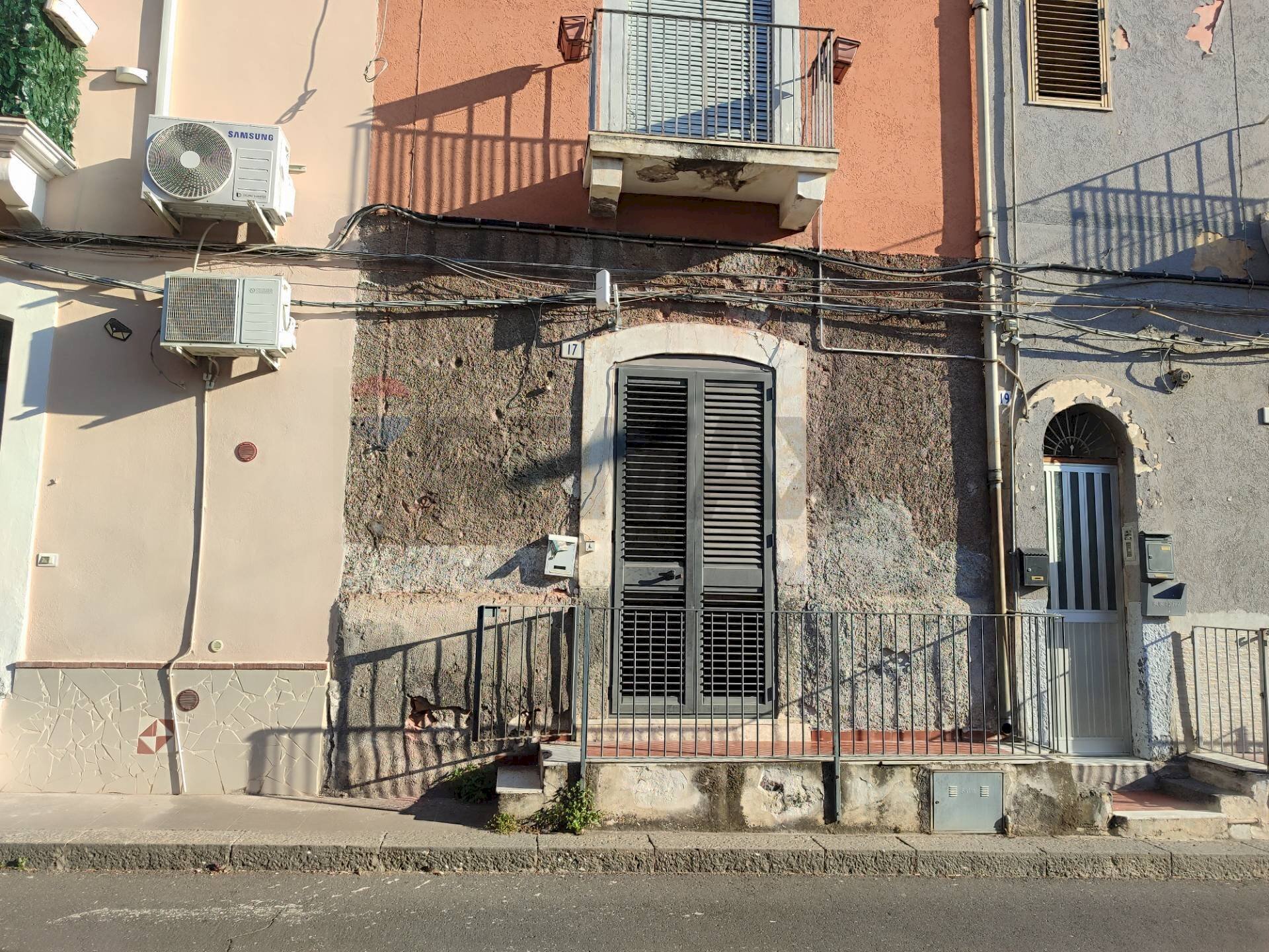 Edificio all\'aperto - Semi-detached house Via Ofelia
 
17, Catania - photo 1