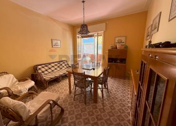 Sala da pranzo - Trilocale Lungomare dei Ciclopi
 
107, Aci Castello - foto 13