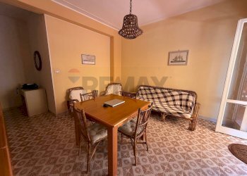 Sala da pranzo - Trilocale Lungomare dei Ciclopi
 
107, Aci Castello - foto 14
