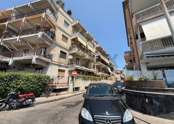 Edificio all\'aperto - Trilocale Lungomare dei Ciclopi
 
107, Aci Castello - foto 21