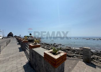 Vista dell\'acqua - Trilocale Lungomare dei Ciclopi
 
107, Aci Castello - foto 23