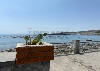 Vista dell\'acqua - Trilocale Lungomare dei Ciclopi
 
107, Aci Castello - foto 24