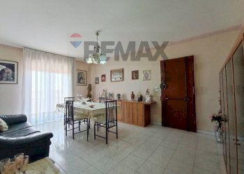 Sala da pranzo - Four-room apartment Viale Grimaldi
 
15, Catania - photo 1