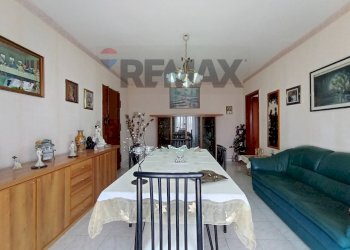 Sala da pranzo - Four-room apartment Viale Grimaldi
 
15, Catania - photo 4