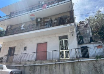 Edificio all\'aperto - Casa semi indipendente via gorizia
 
2, Melilli - foto 1