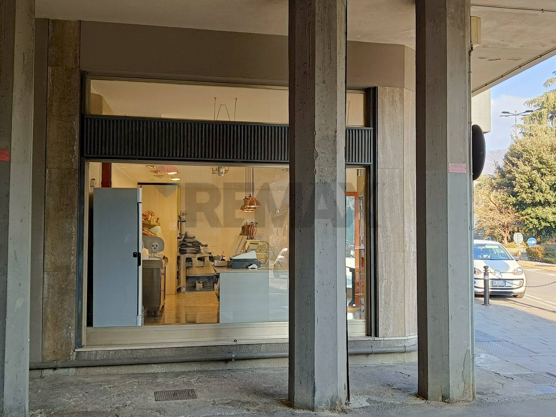 Edificio all\'aperto - Shop Piazza Papa Giovanni XXIII
9, Torre Boldone - photo 3