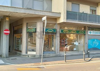 Edificio all\'aperto - Shop Piazza Papa Giovanni XXIII
9, Torre Boldone - photo 1