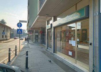 Edificio all\'aperto - Shop Piazza Papa Giovanni XXIII
9, Torre Boldone - photo 2