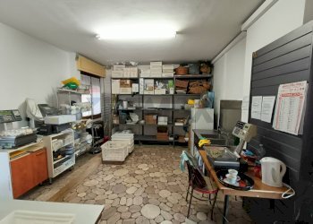 Dispensa di stoccaggio - Shop Piazza Papa Giovanni XXIII
9, Torre Boldone - photo 8