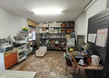 Dispensa di stoccaggio - Shop Piazza Papa Giovanni XXIII
9, Torre Boldone - photo 9