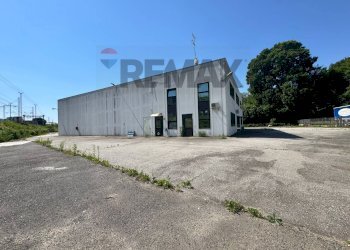 Casa all\'aperto - Capannone via matteotti
 
5, Dormelletto - foto 2