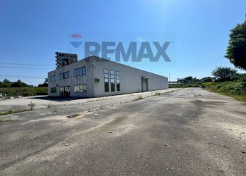 Edificio all\'aperto - Capannone via matteotti
 
5, Dormelletto - foto 3