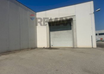 Edificio all\'aperto - Capannone via matteotti
 
5, Dormelletto - foto 8
