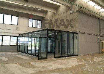 Ricezione / Lobby - Capannone via matteotti
 
5, Dormelletto - foto 18