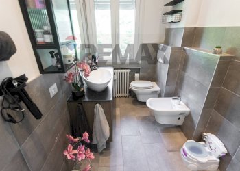 Bagno - Three-room apartment Viale Edoardo Porro
 
19, Salsomaggiore Terme - photo 29