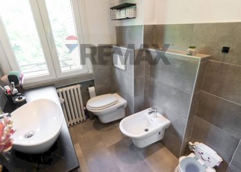 Bagno - Three-room apartment Viale Edoardo Porro
 
19, Salsomaggiore Terme - photo 31