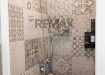 Bagno - Three-room apartment Viale Edoardo Porro
 
19, Salsomaggiore Terme - photo 33