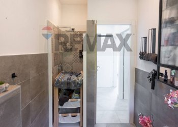 Bagno - Three-room apartment Viale Edoardo Porro
 
19, Salsomaggiore Terme - photo 35