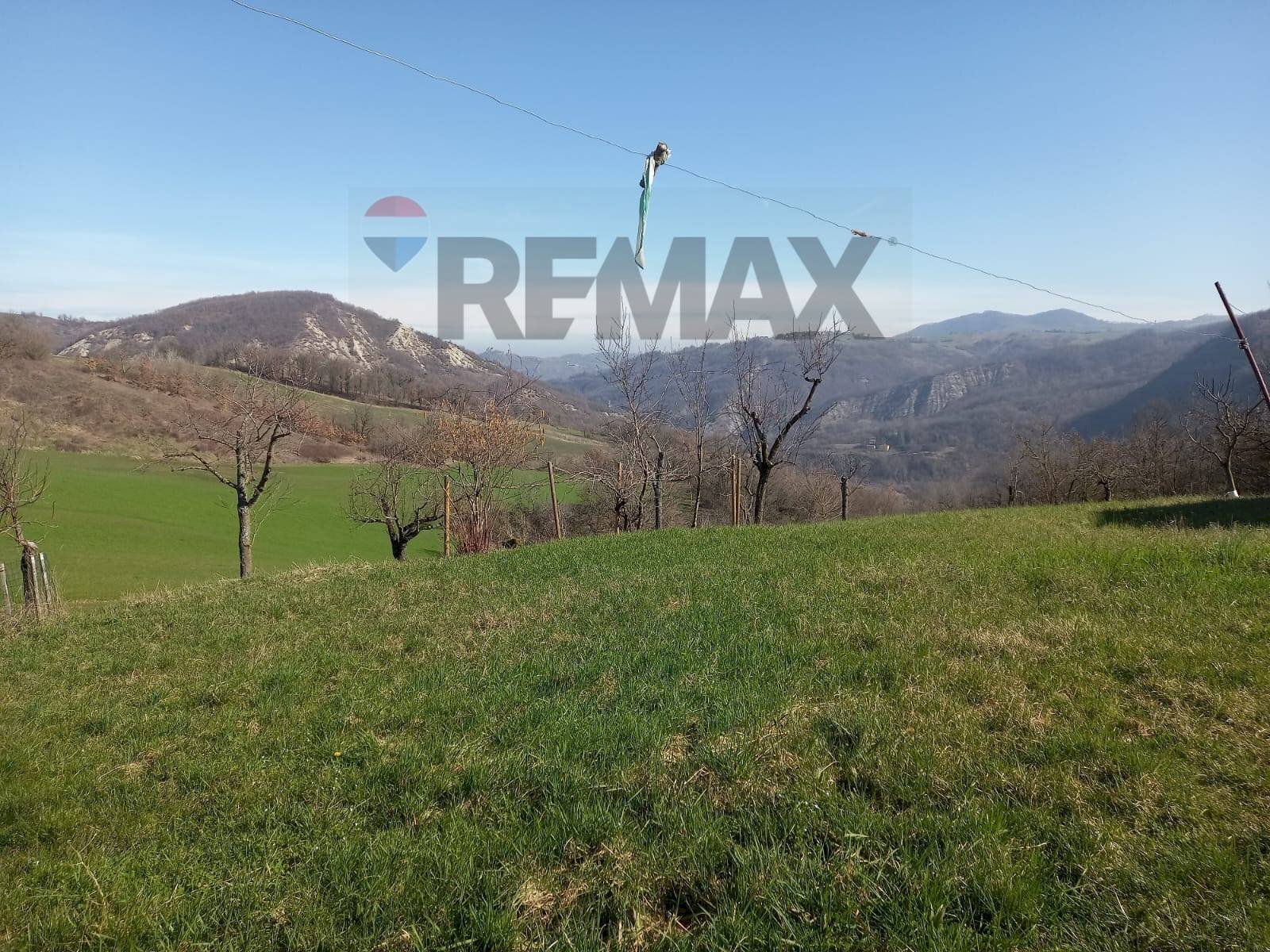 Vista delle montagne - Casa semi indipendente STRADA LA VILLA
 
SNC, Neviano degli Arduini - foto 2