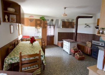 Sala da pranzo - Semi-detached house STRADA BOSCHETTO
 
75, Albareto - photo 3