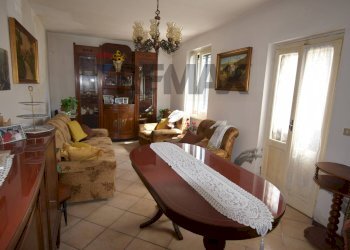 salotto prima - Casa semi indipendente STRADA BOSCHETTO
 
75, Albareto - foto 5