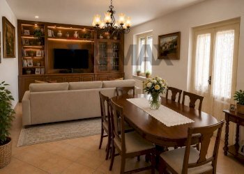 Sala da pranzo - Casa semi indipendente STRADA BOSCHETTO
 
75, Albareto - foto 6