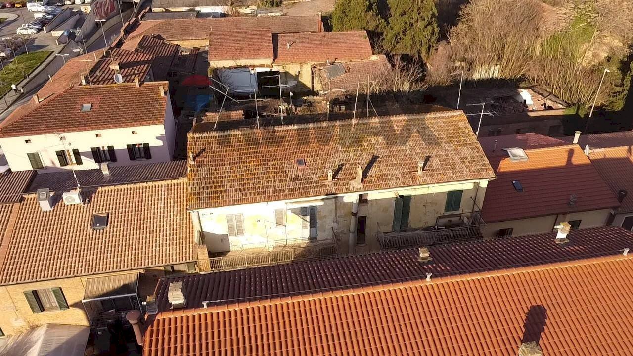 Edificio all\'aperto - Three-room apartment Via Senese
91, Poggibonsi - photo 3