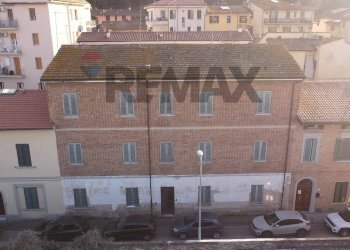 Edificio all\'aperto - Three-room apartment Via Senese
 
91, Poggibonsi - photo 4
