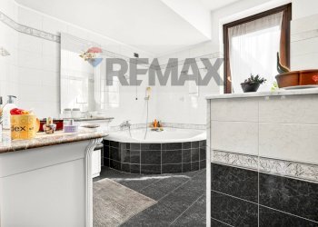 Bagno - Three-room apartment VIA MATTEOTTI
61, Gorla Minore - photo 4
