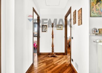 Hall / corridoio - Three-room apartment VIA MATTEOTTI
61, Gorla Minore - photo 12