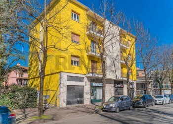 Edificio all\'aperto - Negozio VIA BOCCACCIO
48, Busto Arsizio - foto 2