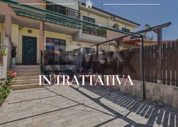 Edificio all\'aperto - Villa a Schiera Via Silvio Serra
87, Roma - foto 1