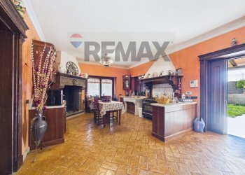 Sala da pranzo - Villa VIA DELLA MERLUZZA
 
150, Roma - foto 6