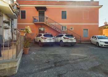 Edificio all\'aperto - Trilocale Formello - foto 2