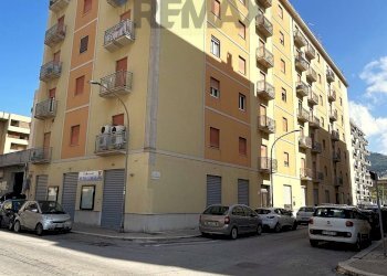 Edificio all\'aperto - Appartamento via Degli Stabilimenti
11, Trapani - foto 2