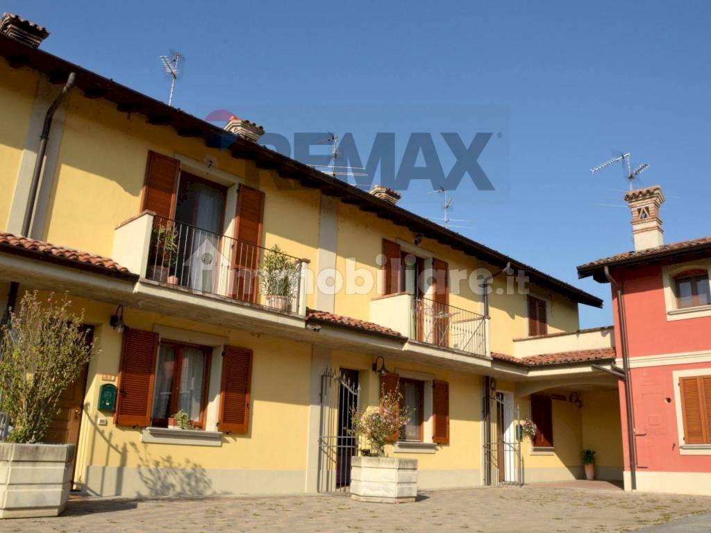 Casa all\'aperto - Villa a Schiera via piave
 
17, Santo Stefano Lodigiano - foto 1