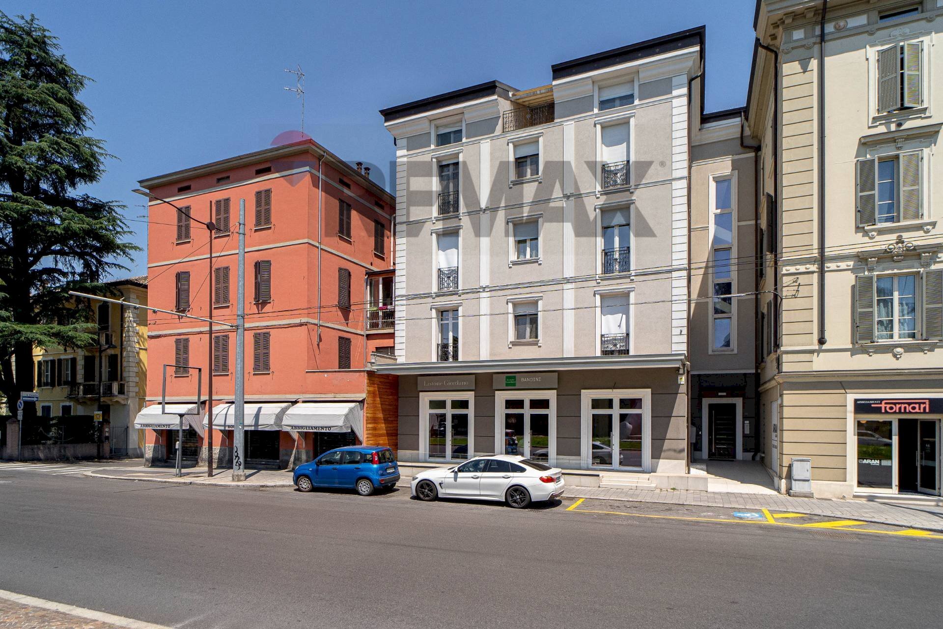 Edificio all\'aperto - Trilocale via emilia est
 
46, Parma - foto 1