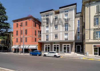 Edificio all\'aperto - Trilocale via emilia est
 
46, Parma - foto 1