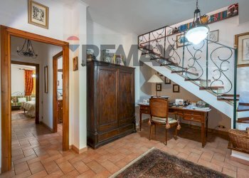 Scale - Villa S.V. Ponte Brandinu Funtana Niedda Tanighedda tr. 2
 
28, Sassari - foto 32