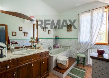 Bagno - Villa S.V. Ponte Brandinu Funtana Niedda Tanighedda tr. 2
 
28, Sassari - foto 48